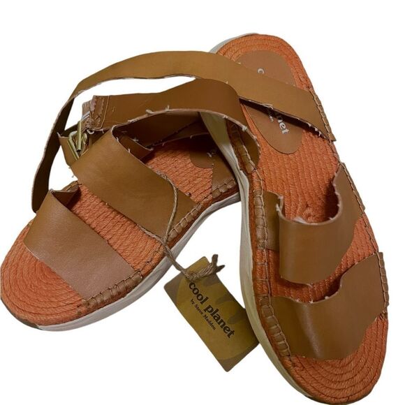 NWT Cool Planet Springs Flatforms from Steve Madden - Picture 7 of 8